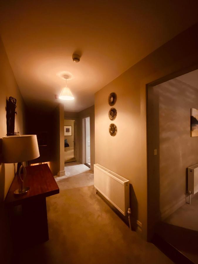 3 Bedroom Luxury Apartment Main Street كاشيل المظهر الخارجي الصورة