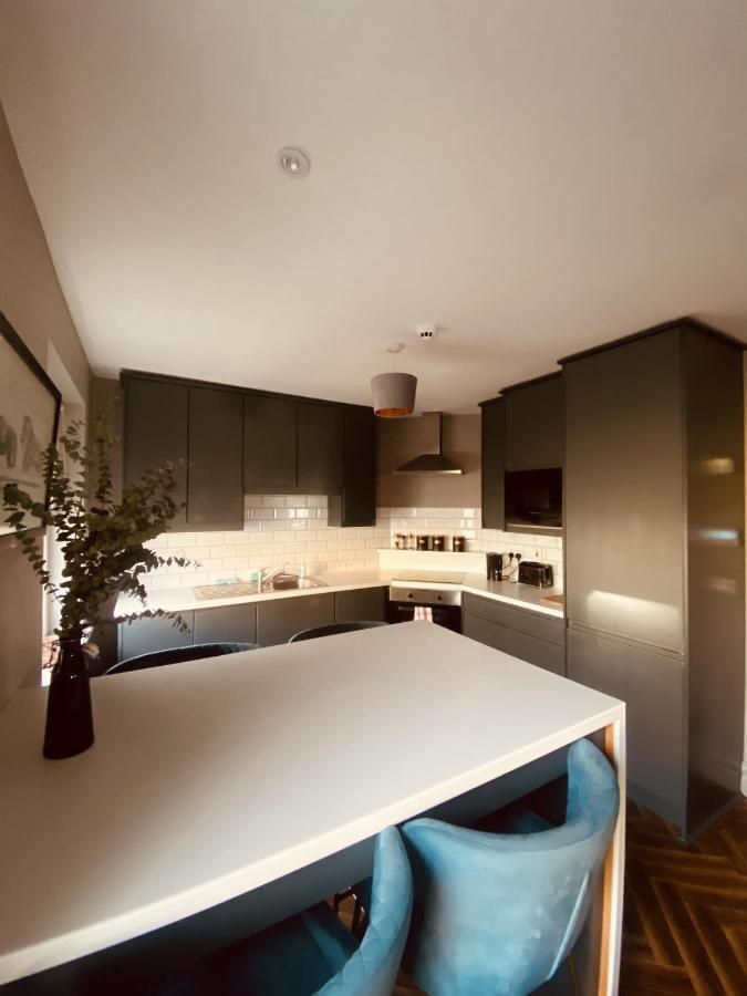 3 Bedroom Luxury Apartment Main Street كاشيل المظهر الخارجي الصورة