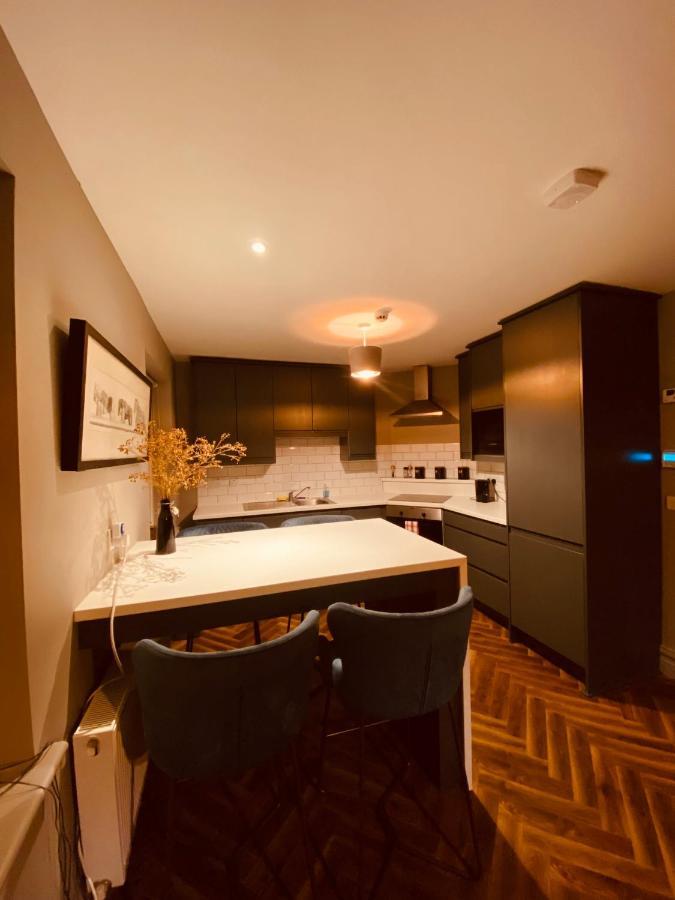 3 Bedroom Luxury Apartment Main Street كاشيل المظهر الخارجي الصورة