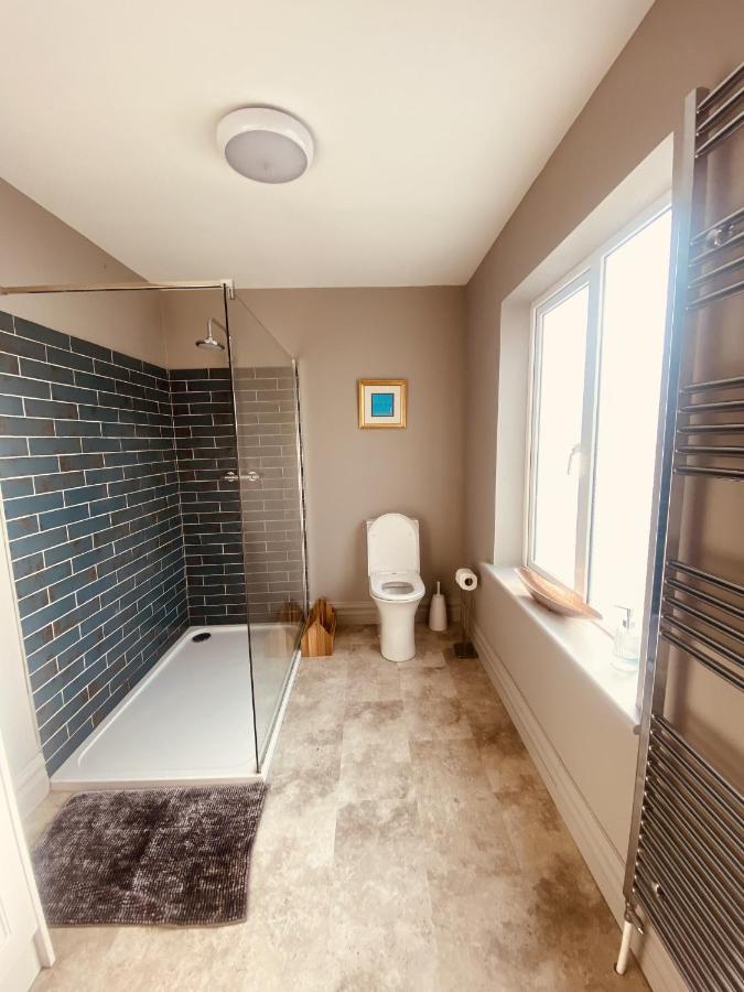 3 Bedroom Luxury Apartment Main Street كاشيل المظهر الخارجي الصورة