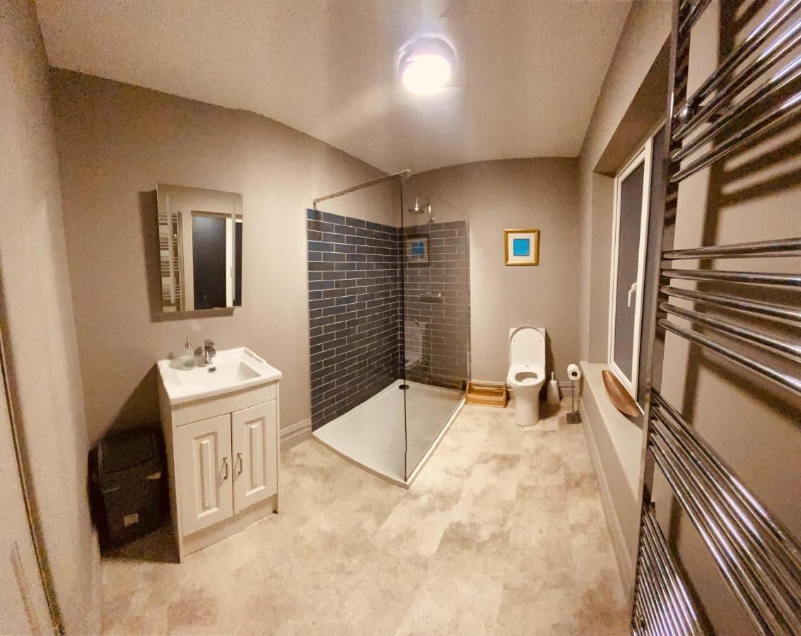 3 Bedroom Luxury Apartment Main Street كاشيل المظهر الخارجي الصورة