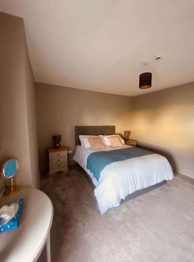 3 Bedroom Luxury Apartment Main Street كاشيل المظهر الخارجي الصورة